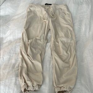 Never worn Hollister Adjustable-Rise Parachute Baggy pants in size L